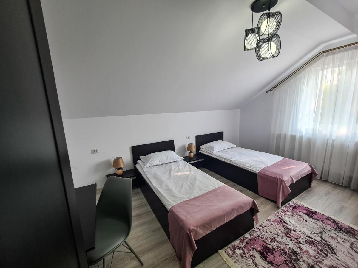 Pensiunea Lavanda, Piatra-Neamt เปียตราเนียมซ์ ภายนอก รูปภาพ